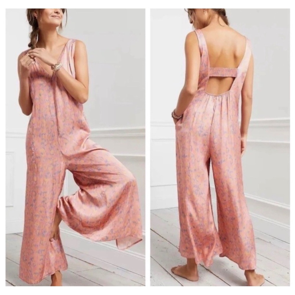 Anthropologie Boho Juniper Print Jumpsuit Pink size XS Open Back Smocked Strap
